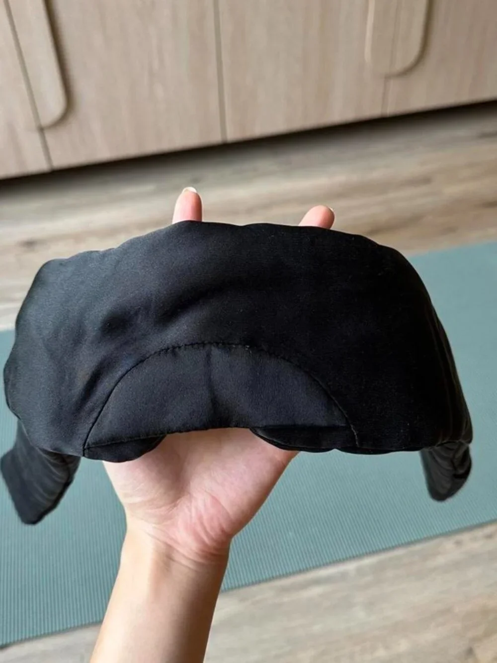 NUOJIA Black 100% mulberry silk sleep mask, similar to the $80 Drowsy sleep mask
